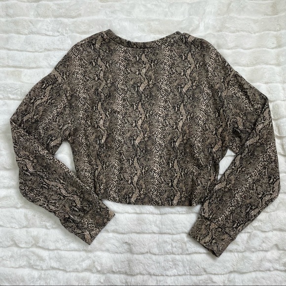 Zara Snakeskin Raw Hem Cropped Sweatshirt - Picture 4 of 9